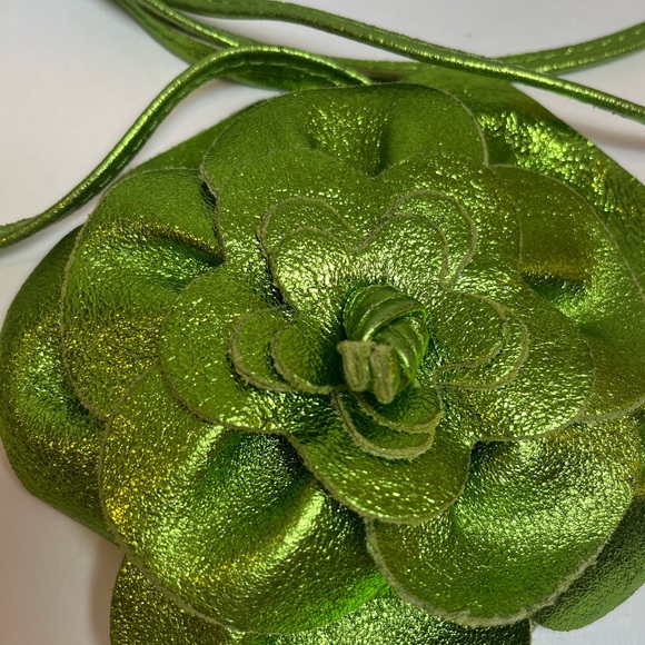 Vintage Metallic Green Leather Flower Blossom Belt - Picture 5 of 6